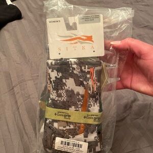 Sitka Gloves *NEW & MORE THAN HALF OFF*